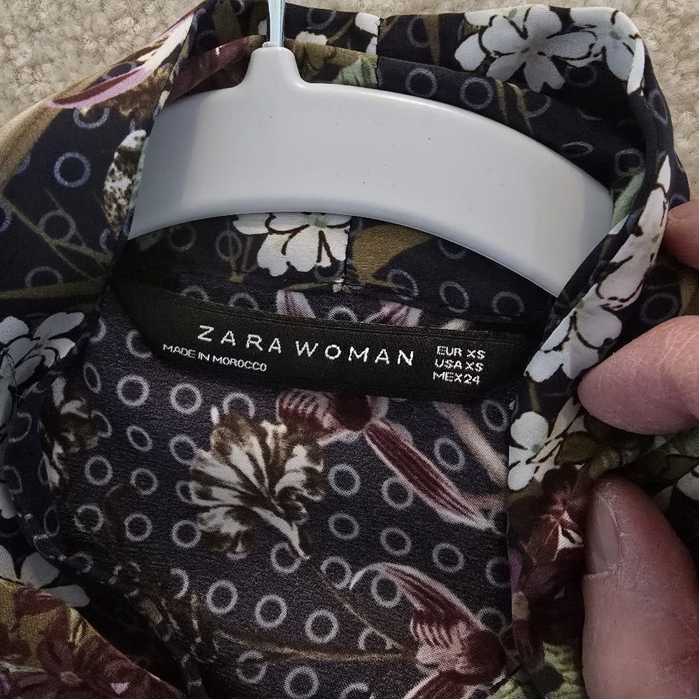 Zara LS Women's Top w Neck Tie - Picture 5 of 5